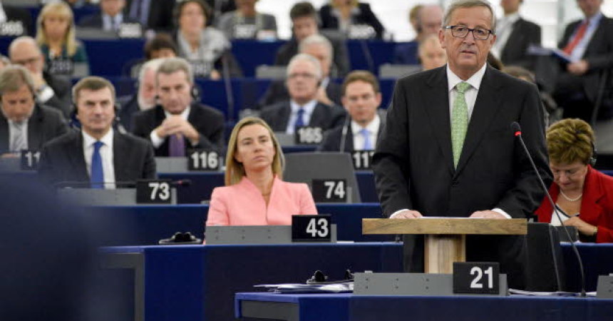 La Commissione Juncker ha la fiducia del Parlamento europeo