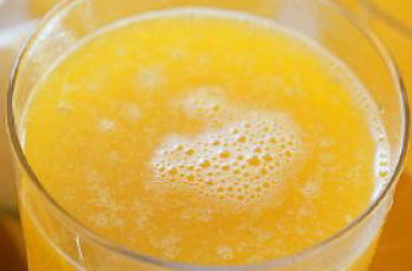 Addio all’aranciata senza arancia. Da oggi necessario il 20% di succo