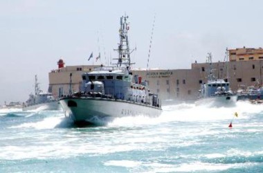 Immigrazione: spari contro migranti in Libia, minacciata motovedetta italiana