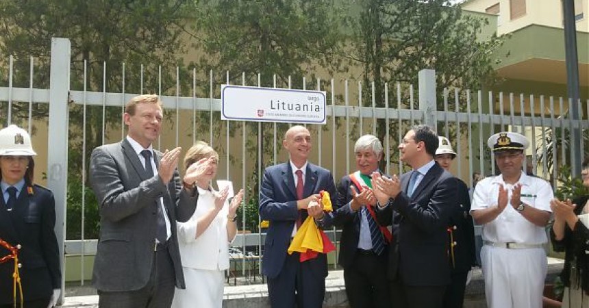 Inaugurato a Palermo Largo Lituania