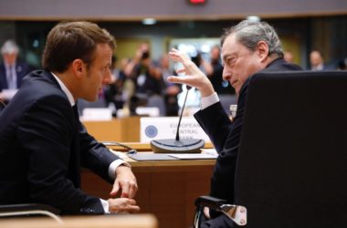Vaccini, Draghi-Macron “Incoraggianti le dichiarazioni dell’Ema”