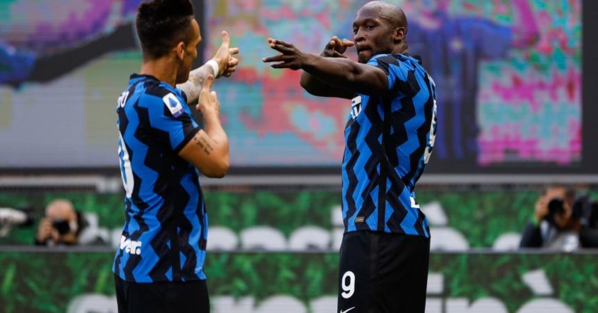 Lukaku-Martinez firmano la decima vittoria Inter, Sassuolo battuto 2-1