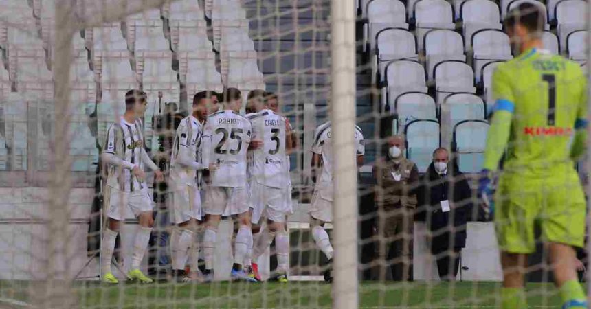 La Juve batte il Napoli 2-1 nello ‘spareggio Champions’