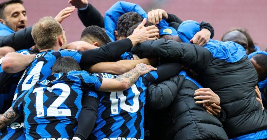 L’Inter piega il Cagliari con Darmian e torna a +11 sul Milan
