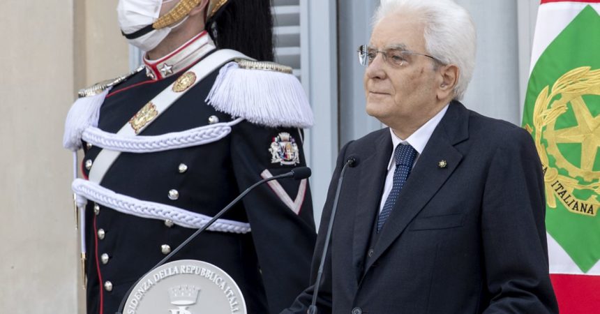 Mattarella spegne l’ipotesi secondo mandato “Tra 8 mesi mi riposo”