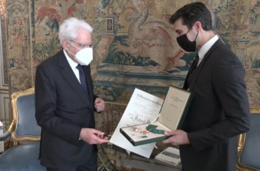 Mattarella consegna onorificenza Grande Ufficiale a Roberto Bolle