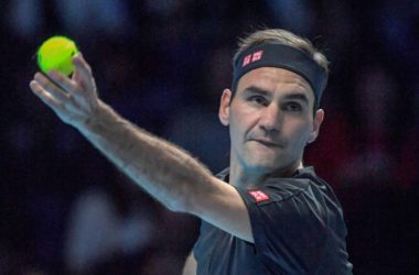 Federer avanza a fatica a Londra, fuori Serena Williams
