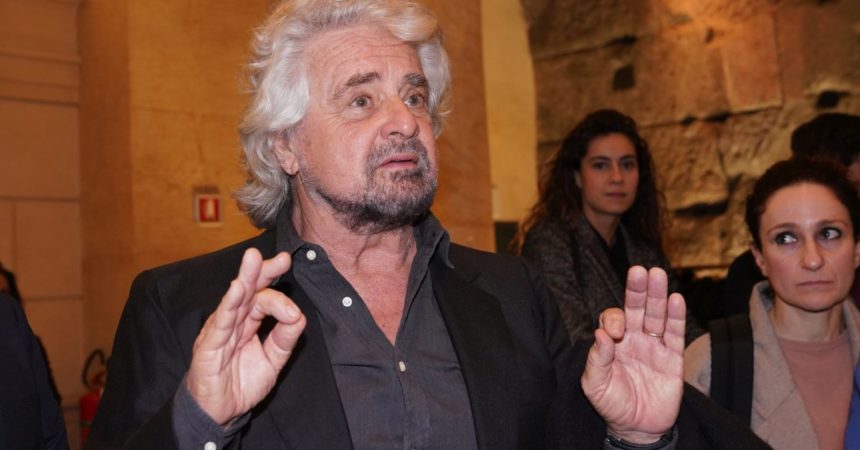 M5S, Grillo a Crimi “Autorizza entro 24 ore il voto su Rousseau”