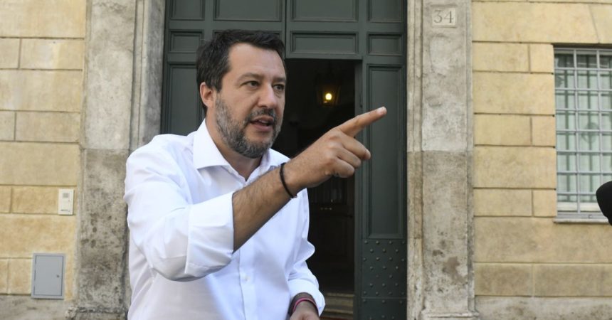 Carceri, Salvini “Chi sbaglia paga ma agenti non sono tutti macellai”