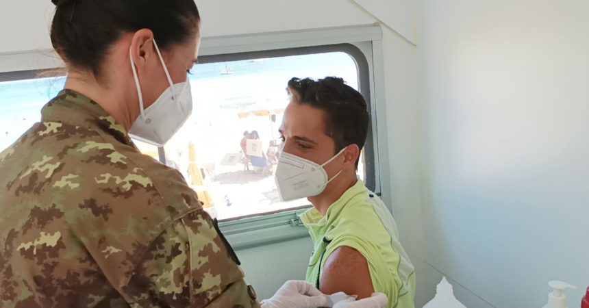 Vaccino, in Sicilia almeno 7 su 10 hanno ricevuto una dose
