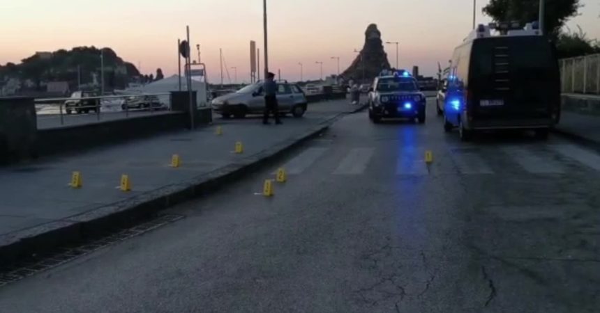 Ragazza uccisa in strada nel Catanese, caccia all’ex fidanzato