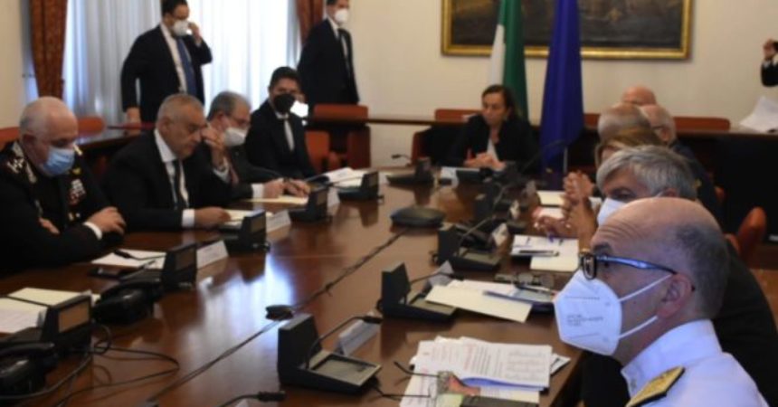 Lamorgese “Più impegno contro mafie, su migranti sì a incontro Salvini”