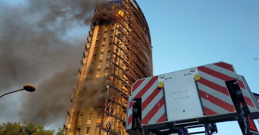 Incendio Milano, da Banca Mediolanum 100.000 euro alla Torre dei Moro