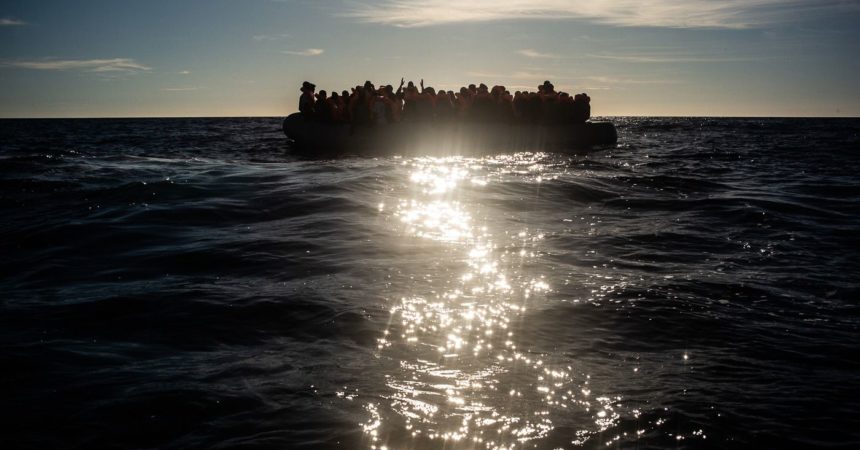 Notte di sbarchi a Lampedusa, 686 migranti in un solo barcone