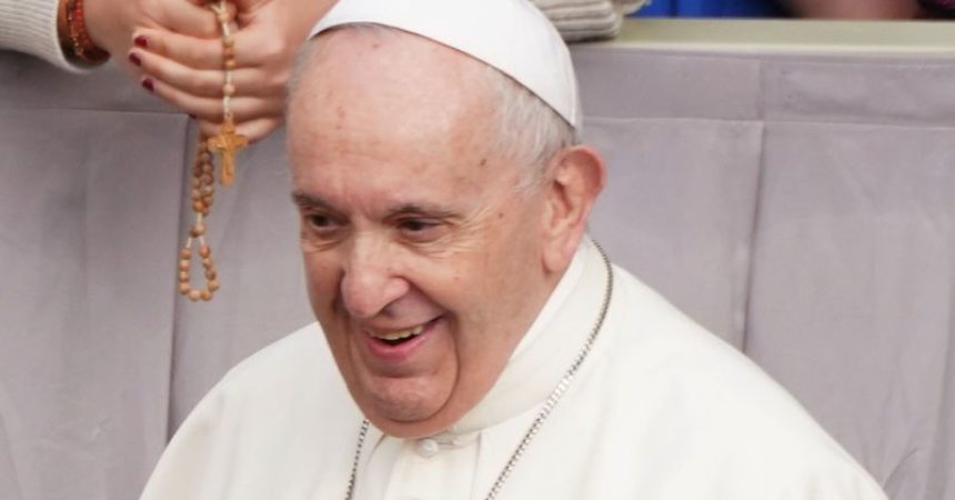Papa “Basta atti di violenza, è sconfitta per tutti”