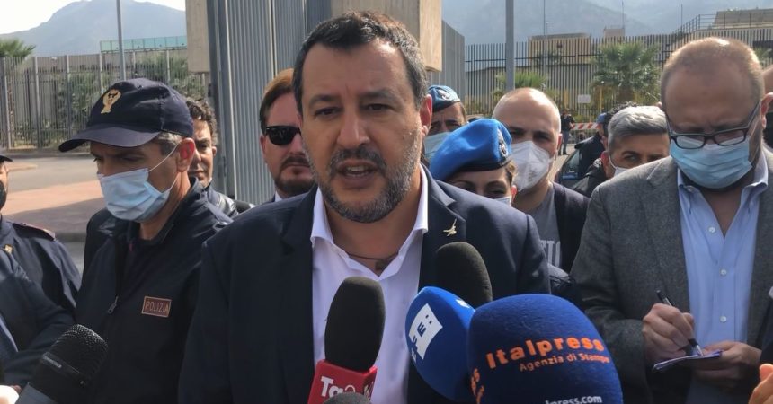 Open Arms, Salvini: “Andare a processo è surreale”