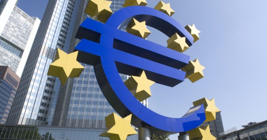 Bce “La crescita si rafforza ma restano le incertezze”