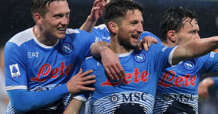 Napoli-Lazio 4-0, partenopei in vetta nel ricordo di Maradona
