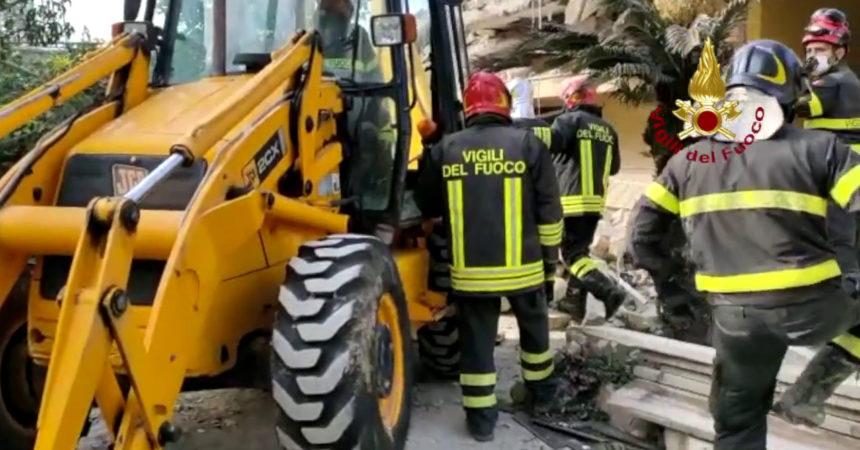 Crolla palazzina nel casertano, si scava tra le macerie