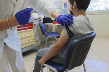 Covid, da Aifa via libera a vaccinazione per fascia 5-11 anni