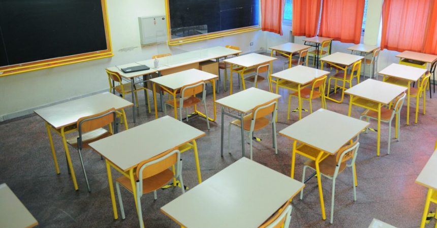 In Sicilia “gialla” scuole aperte da lunedì, perplessità dalla Regione