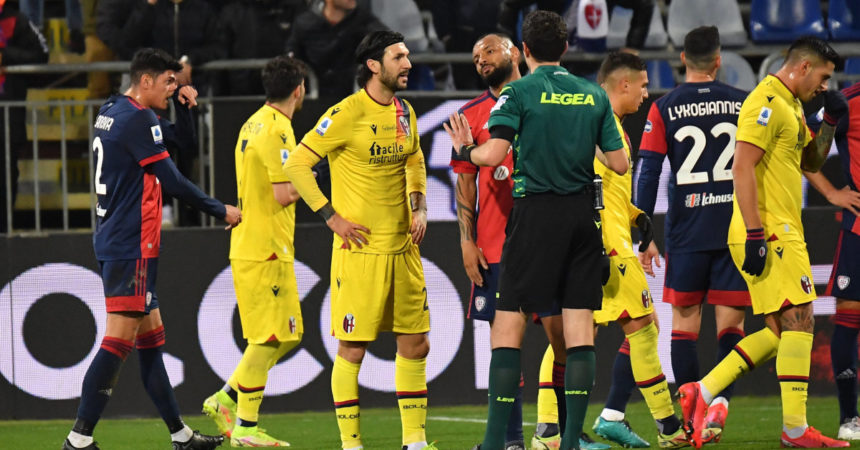 In rimonta e al 94°, il Cagliari batte 2-1 il Bologna