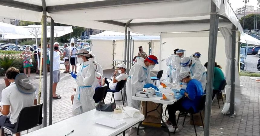 Covid, in Sicilia calano i contagi e diminuisce pressione sugli ospedali