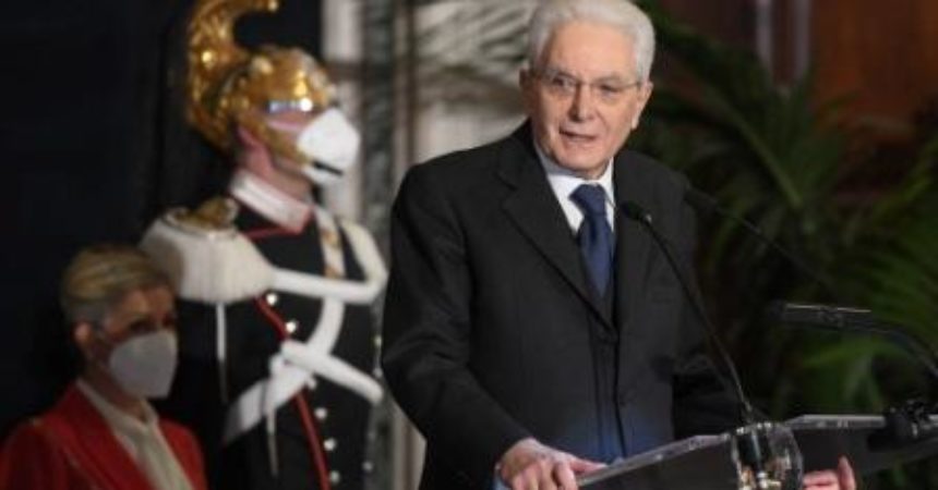 Covid, Mattarella “Ruolo cruciale svolto da sanità e volontariato”