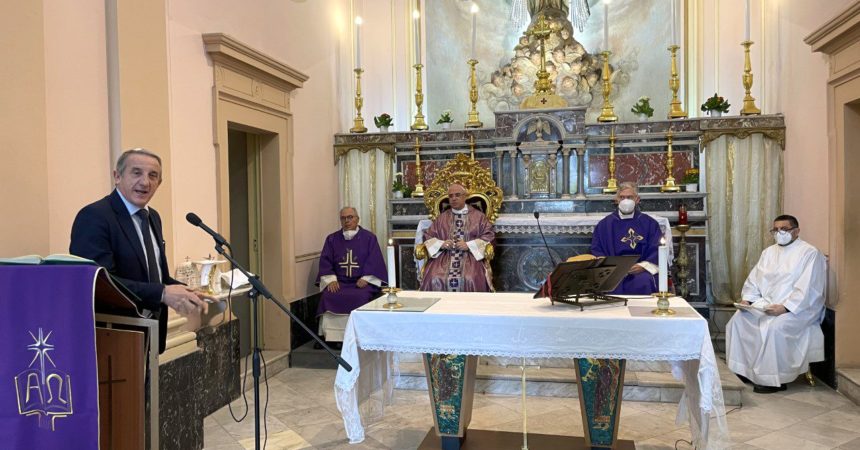 Vescovo di Catania in visita all’ospedale Garibaldi-centro, celebra messa