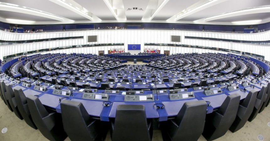 Il Parlamento Ue chiede un giro di vite contro i “passaporti d’oro”