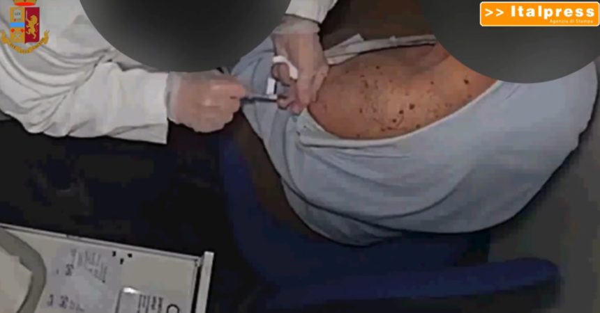 False vaccinazioni a Palermo, nuovo arresto per infermiera no vax