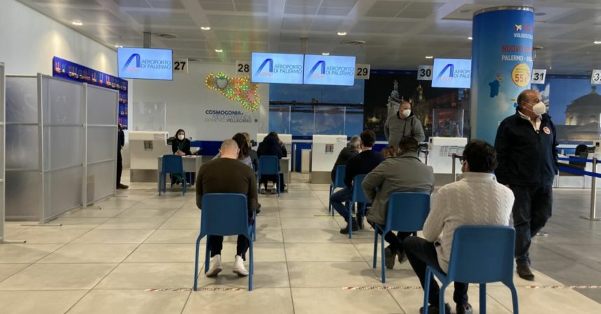 Aeroporto di Palermo, vaccini contro il Covid per i profughi ucraini