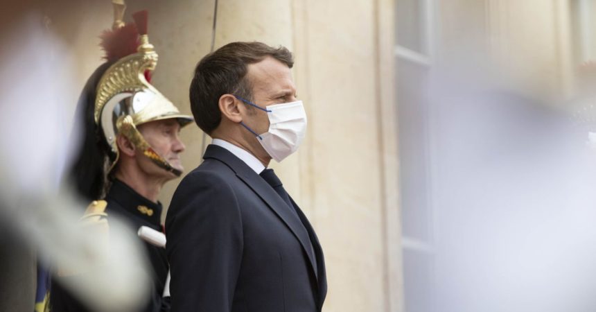 Francia, Macron “Serve unità, lavorerò per una società più giusta”