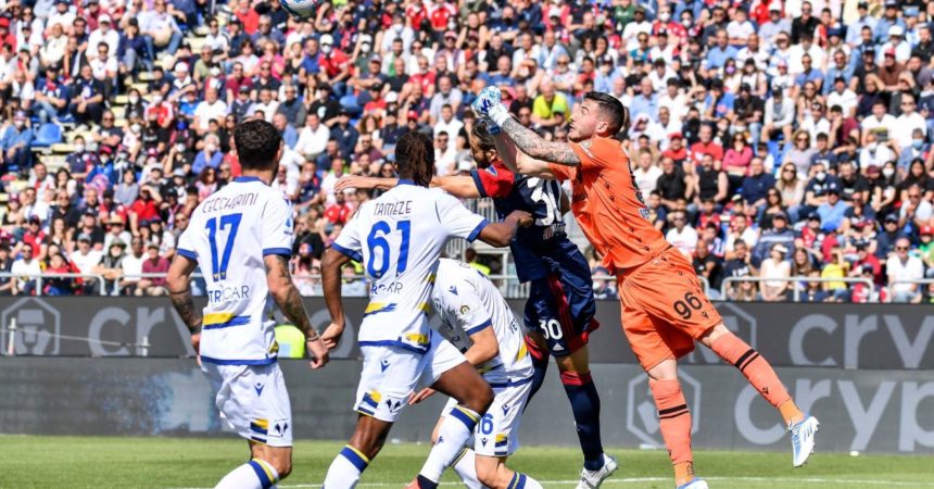 Il Verona vince a Cagliari e mette in crisi i sardi