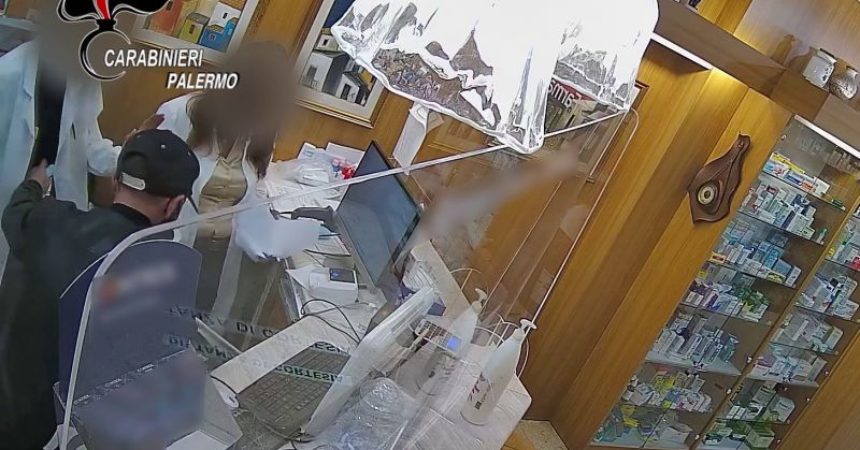 Rapine nelle farmacie del centro, due arresti a Palermo