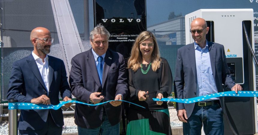 Volvo, inaugurata la prima stazione di ricarica veloce nelle Marche