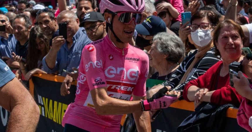 Hindley vince sul Blockhaus, Lopez resta leader del Giro