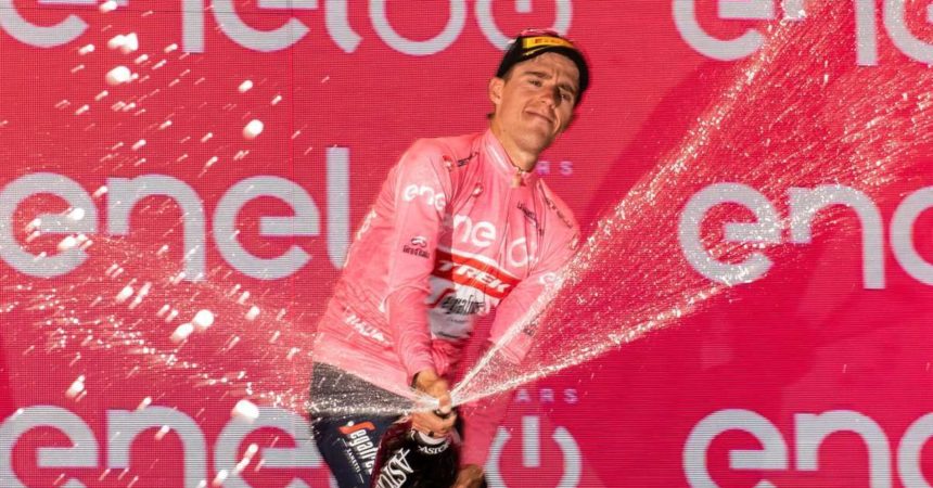 Dainese vince l’11^ tappa del Giro, Lopez resta in rosa