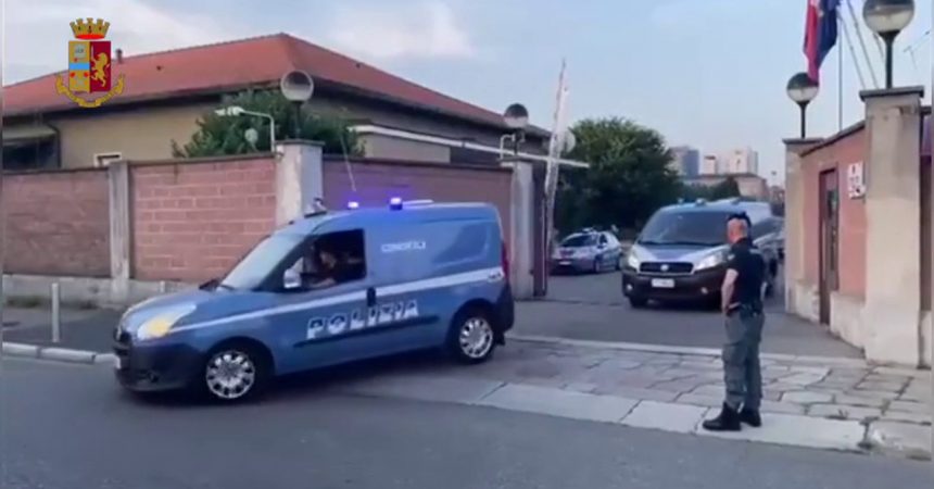 Rissa in via Bolla a Milano, perquisizioni della Polizia