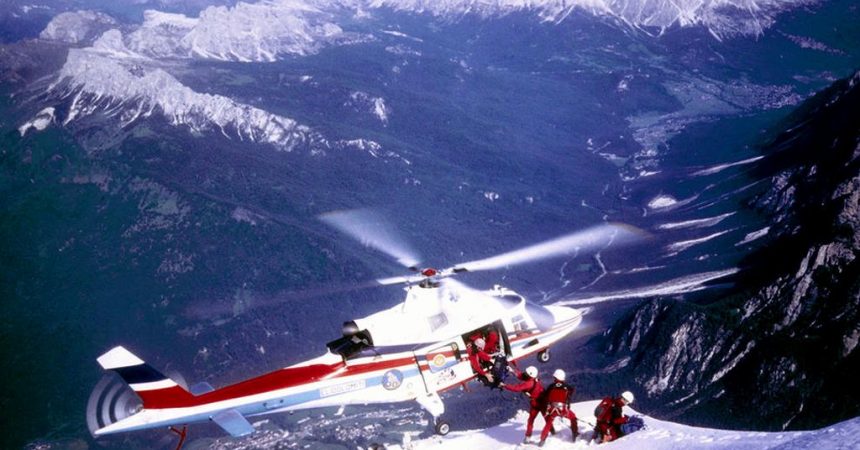 Crolla un seracco di ghiaccio sulla Marmolada, 15 coinvolti, 7 feriti