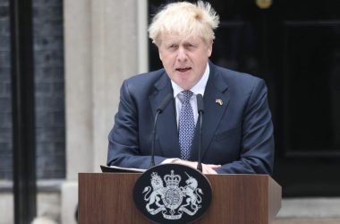 Boris Johnson si dimette “Serve un nuovo leader. Nessuno è indispensabile”