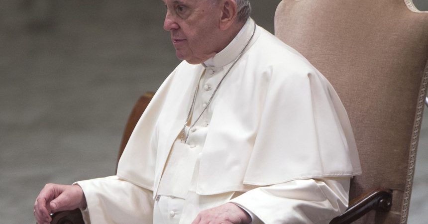 Papa “Periodo estivo è prezioso per leggere il Vangelo senza fretta”