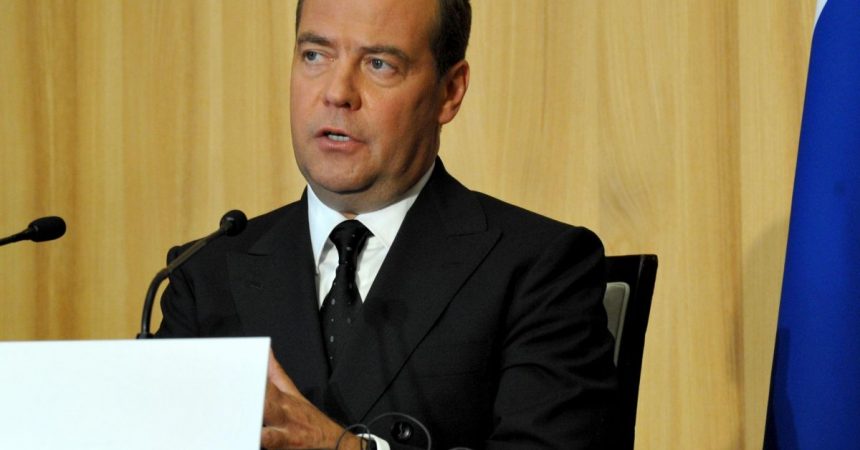 Medvedev agli europei “Alle urne punite i vostri governi”