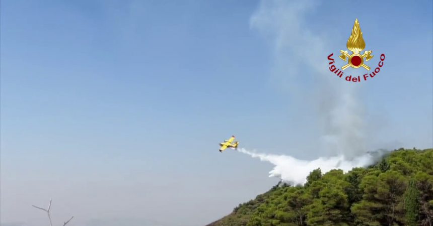 Incendi, in Sicilia in 24 ore 137 interventi dei Vigli del Fuoco