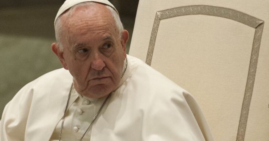 Papa “Edifichiamo una Chiesa libera da moralismi”