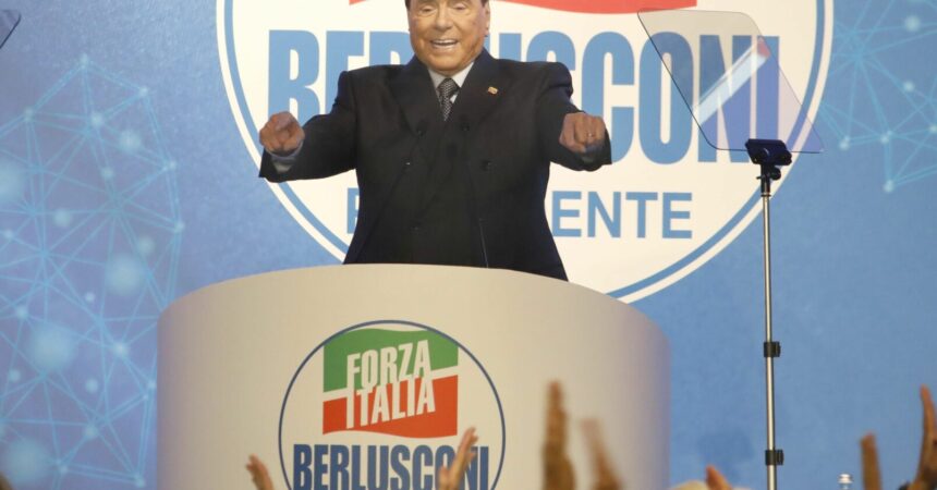 Berlusconi “Lo scostamento sia ultima spiaggia”
