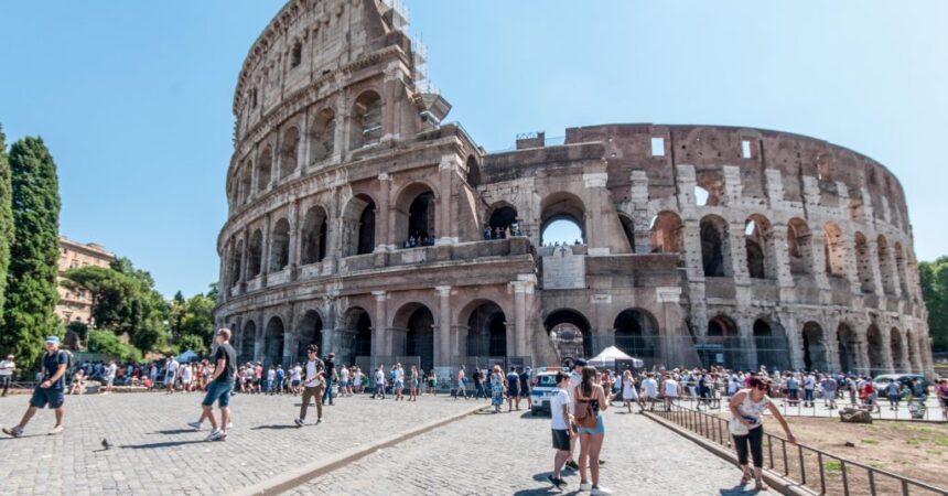 Al Colosseo mille disegni di pace per l’evento “Colors of Peace”