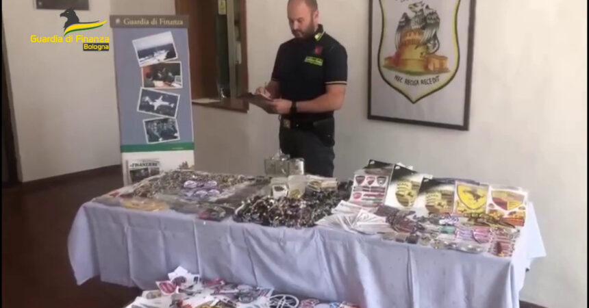 Sequestrati a Bologna migliaia di prodotti contraffatti