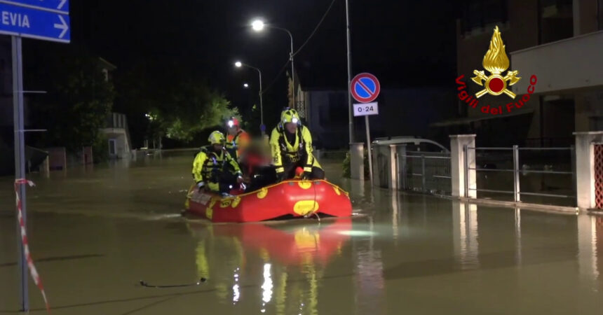 Sulle Marche un alluvione senza precedenti, almeno nove morti