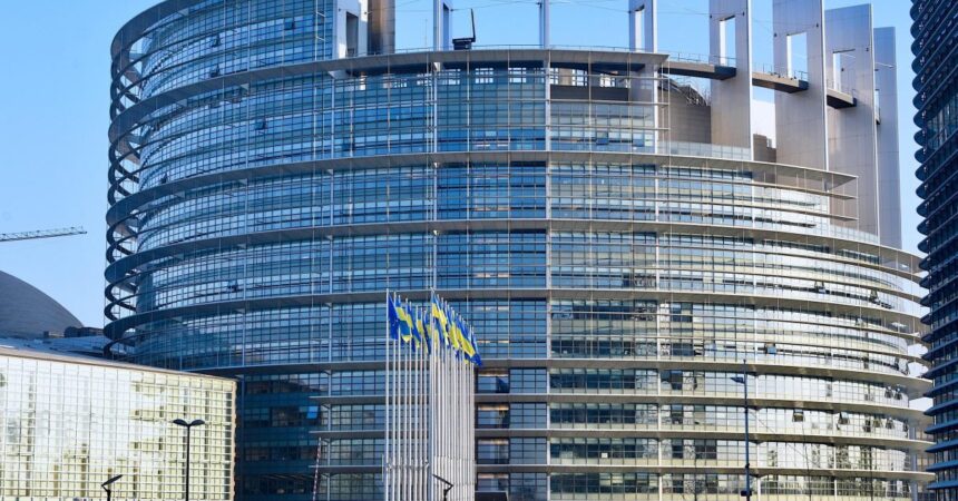 Dal Parlamento Ue via libera a nuove norme per l’Unione della Salute